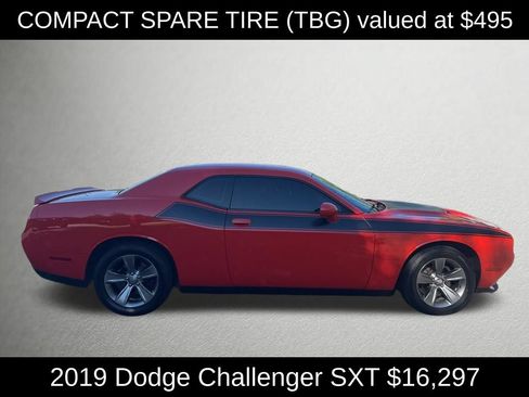 Used 2019 Dodge Challenger SXT RWD image 2