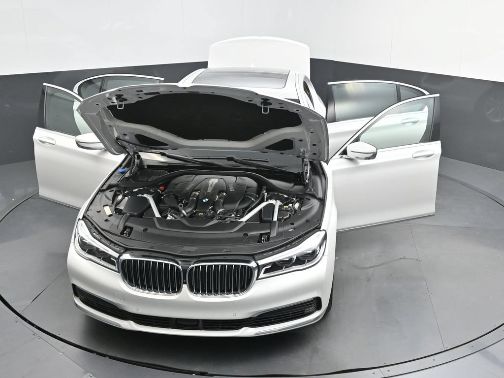 Used 2019 BMW 750i w/ Executive Package RWD image 53