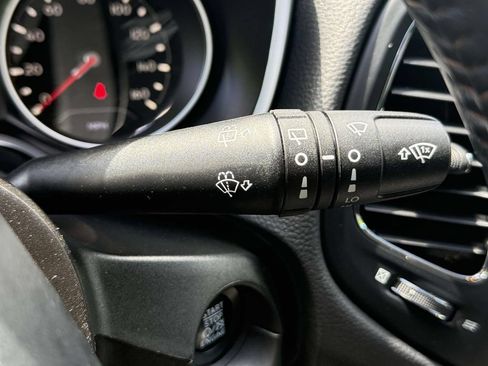 Used 2019 Jeep Compass Latitude AWD/4WD image 27