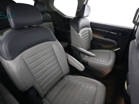 Used 2024 Kia EV9 Land AWD/4WD image 5