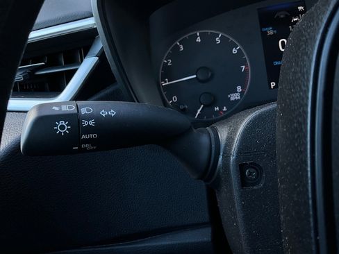 Used 2025 Toyota Corolla LE image 31