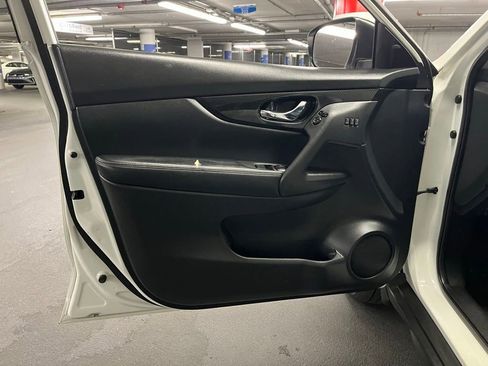 Used 2017 Nissan Rogue SL image 14