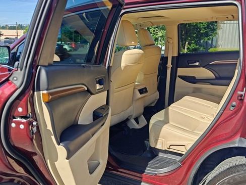 Used 2017 Toyota Highlander Limited AWD/4WD image 37
