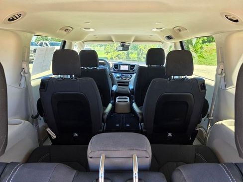 Used 2023 Chrysler Voyager LX FWD image 11