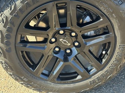 Used 2021 Chevrolet Silverado 1500 Custom Trail Boss image 9