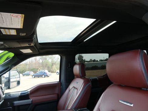 Used 2021 Ford F250 Platinum w/ FX4 Off-Road Package image 28