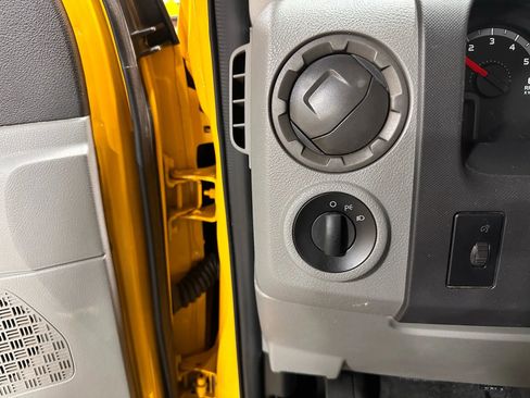 Used 2009 Ford E-150 and Econoline 150 Wagon image 38