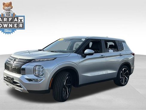 Used 2024 Mitsubishi Outlander SE image 3