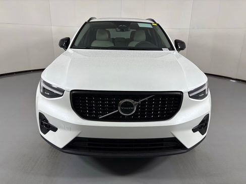 New 2026 Volvo XC40 B4 Plus w/ Climate Package image 3