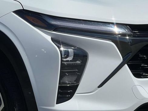 Certified 2024 Chevrolet Trax RS w/ Sunroof Package image 8