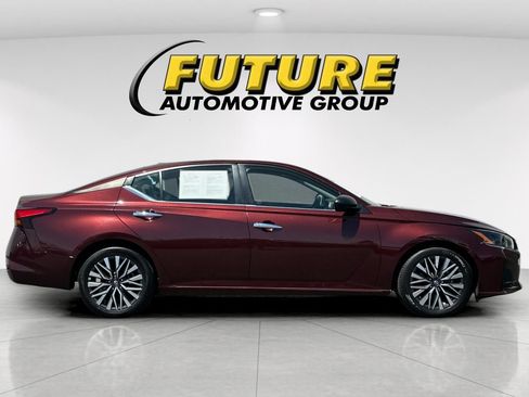 Used 2025 Nissan Altima 2.5 SV FWD image 3
