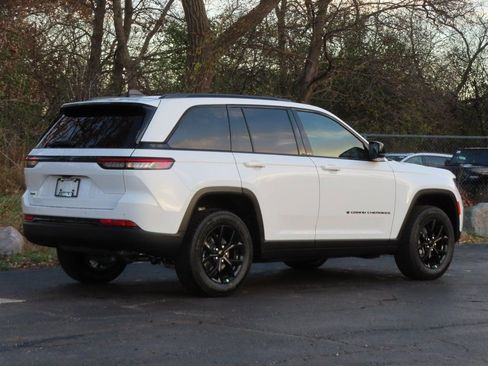 New 2025 Jeep Grand Cherokee Limited w/ Luxury Tech Group II image 3