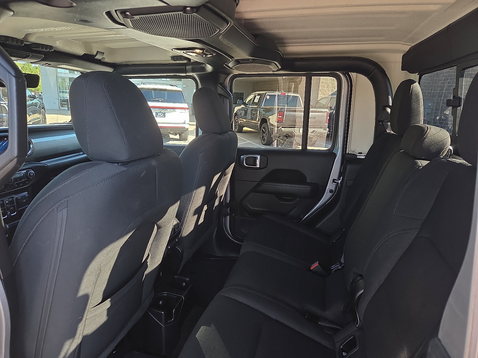 Used 2020 Jeep Gladiator Overland AWD/4WD image 10