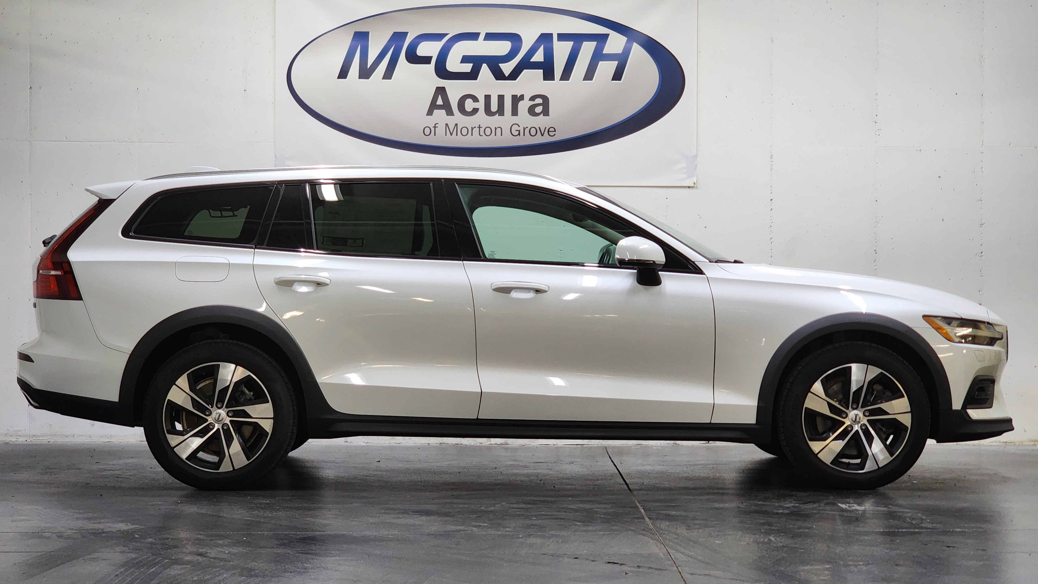 Used 2022 Volvo V60 T5 Cross Country AWD/4WD image 5