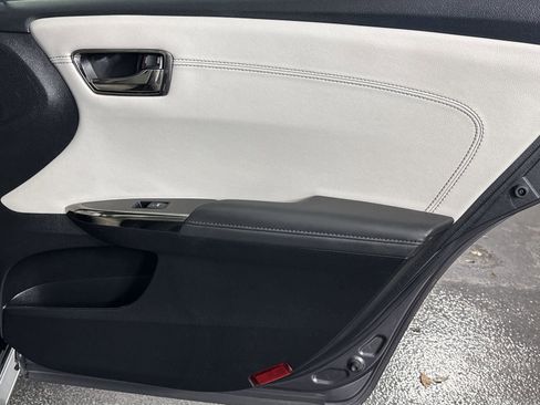 Used 2016 Toyota Avalon Limited w/ Toyota Safety Sense Package image 32