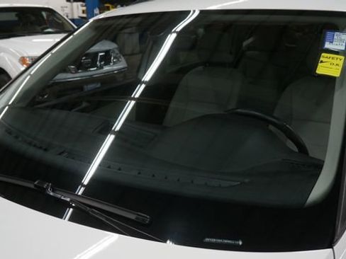 Certified 2021 Volkswagen Tiguan SE w/ Panoramic Sunroof Package image 93
