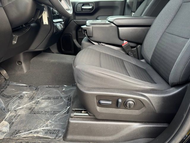 Used 2022 Chevrolet Silverado 1500 Custom Trail Boss AWD/4WD image 5