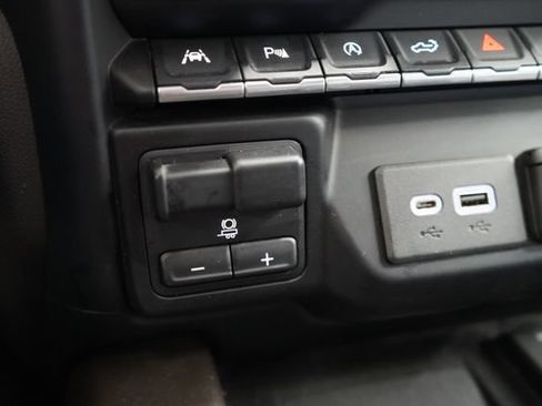 Used 2020 GMC Sierra 1500 SLT w/ SLT Premium Plus Package AWD/4WD image 32