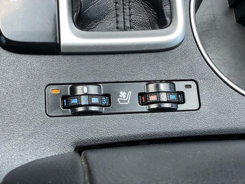 Used 2019 Toyota Highlander Limited FWD image 25