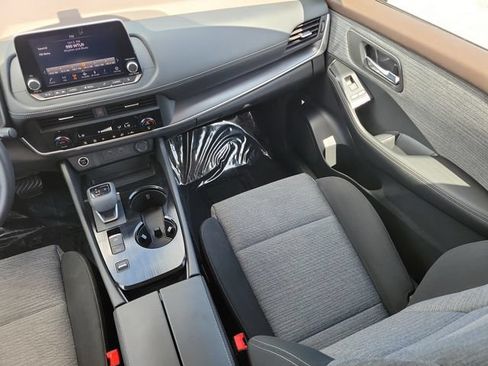Used 2023 Nissan Rogue SV FWD image 14