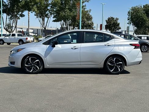 Used 2024 Nissan Versa SR FWD image 2