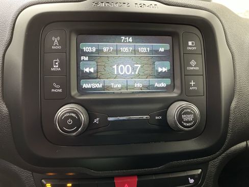 Used 2017 Jeep Renegade Latitude w/ Popular Equipment Group image 17