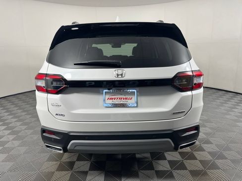 Certified 2025 Honda Pilot Touring image 4