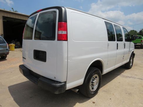 Used 2019 Chevrolet Express 2500 w/ Driver Convenience Package RWD image 4