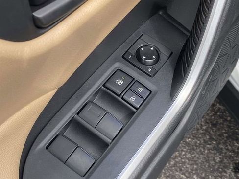 Used 2020 Toyota RAV4 LE image 19