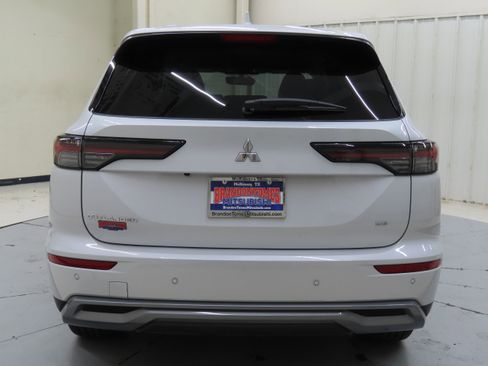 New 2025 Mitsubishi Outlander SE image 4