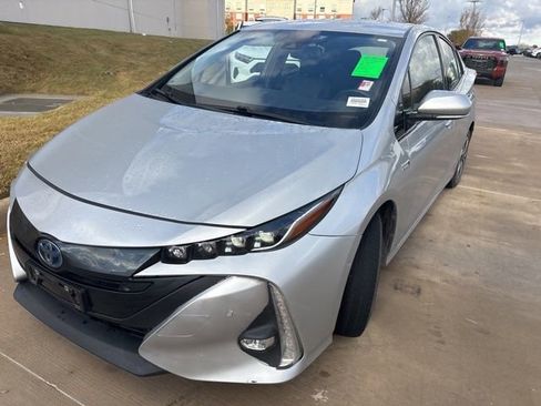 Used 2017 Toyota Prius Prime Advanced image 6