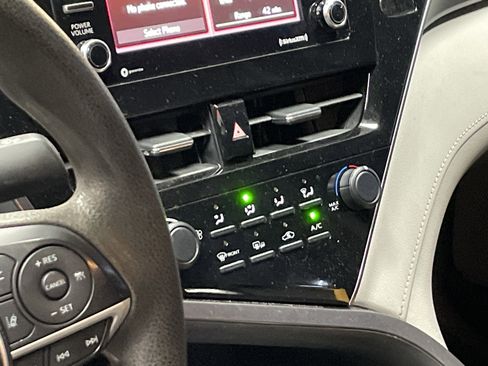 Used 2021 Toyota Camry LE image 11