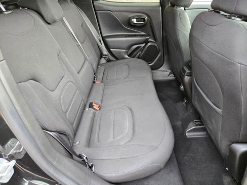 Used 2022 Jeep Renegade Latitude w/ Convenience Group AWD/4WD image 18