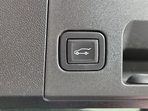 Used 2021 Cadillac XT4 Sport w/ Cold Weather Package FWD image 9