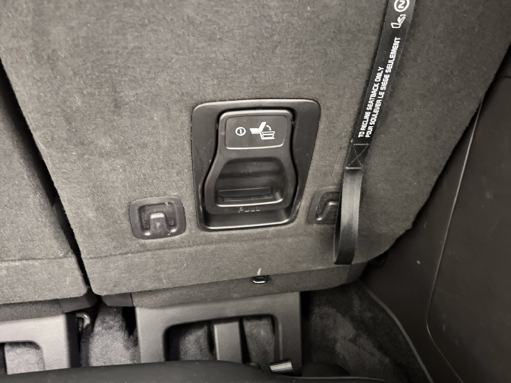 Used 2025 Kia Carnival FWD image 26