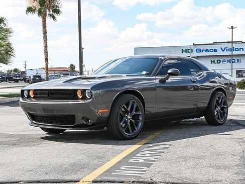 Used 2022 Dodge Challenger SXT w/ Blacktop Package RWD image 3