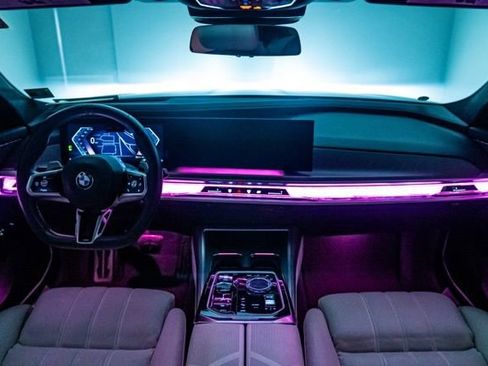 Used 2023 BMW 760i xDrive image 42