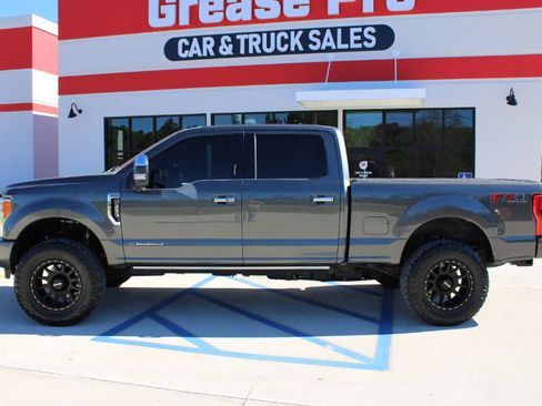 Used 2017 Ford F250 Platinum AWD/4WD image 2