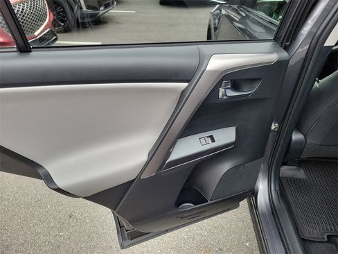 Used 2018 Toyota RAV4 XLE image 44