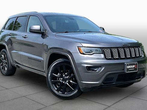Used 2020 Jeep Grand Cherokee Altitude AWD/4WD image 3