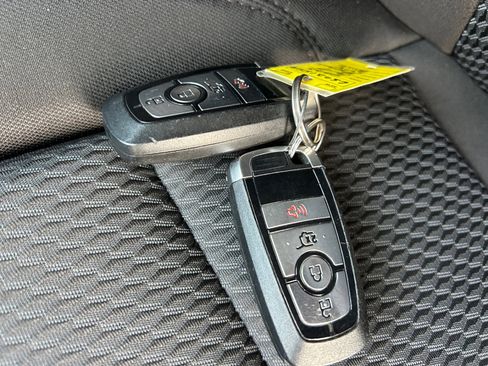 Used 2023 Ford Explorer XLT RWD image 25