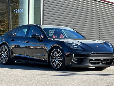 Used 2024 Porsche Panamera image 10