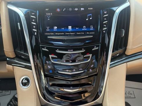 Used 2019 Cadillac Escalade Platinum AWD/4WD image 37