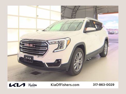 Used 2024 GMC Terrain SLT image 1