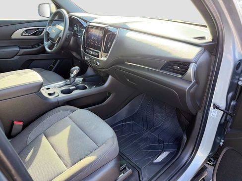 Used 2023 Chevrolet Traverse LT image 16