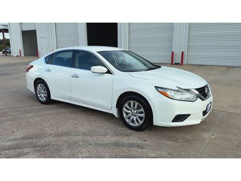 Used 2018 Nissan Altima 2.5 S w/ S Convenience Package FWD image 2