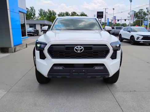 Used 2025 Toyota Tacoma TRD Off-Road AWD/4WD image 14
