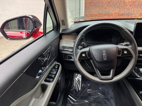 Used 2023 Lincoln Corsair Reserve image 13