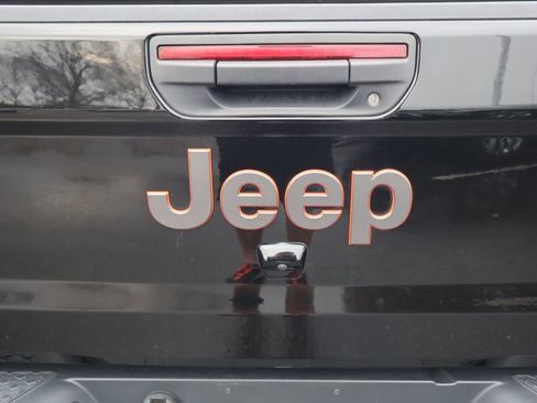 Used 2023 Jeep Gladiator Mojave image 27