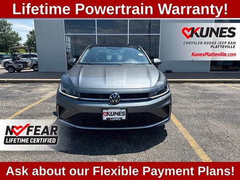 Used 2025 Volkswagen Jetta SE FWD image 11
